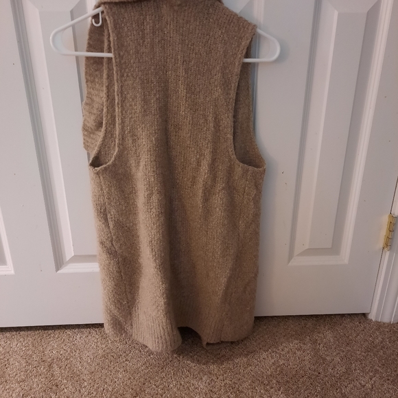 Vest style cardigan - Picture 2 of 2